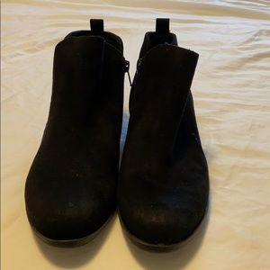 Arizona Jean co size 8 memory foam ankle booties